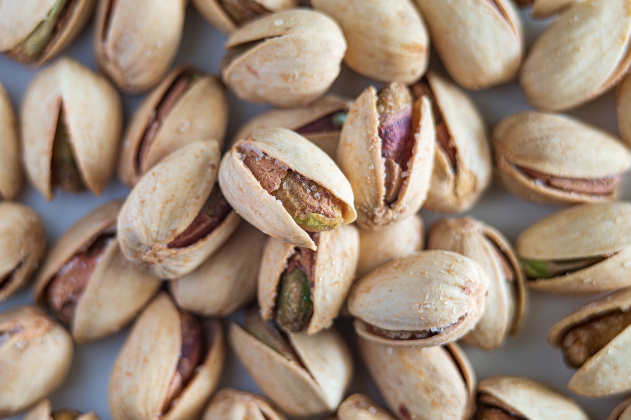 Can birds eat pistachios Benefits and Feeding Tips